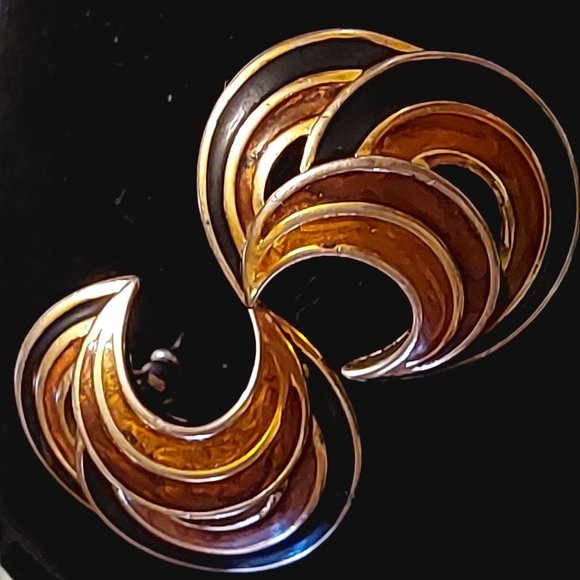 Trifari Earrings Goldtone Warm Browns & Black Swirl Enamel Pierced Vintage 80s - Picture 1 of 8